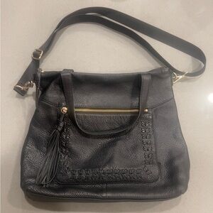 M London- Elegant Black Leather Shoulder Bag